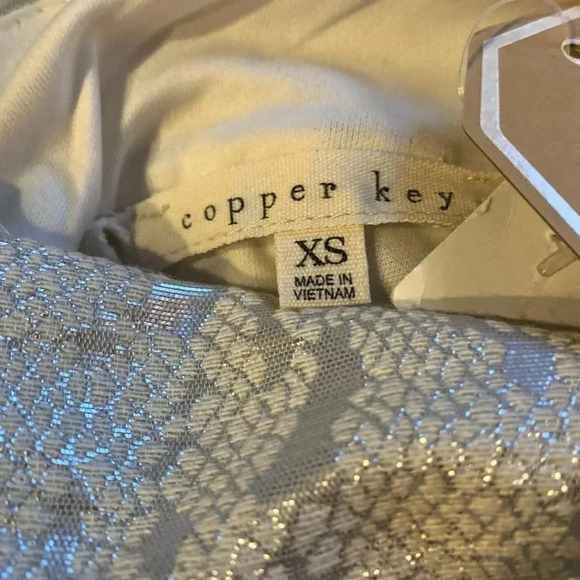 Copper Key Big Girls Size XS skirt Cream White shade with Silvery accents - Picture 5 of 6